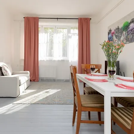 Family Metro Wilanowska By Renters *